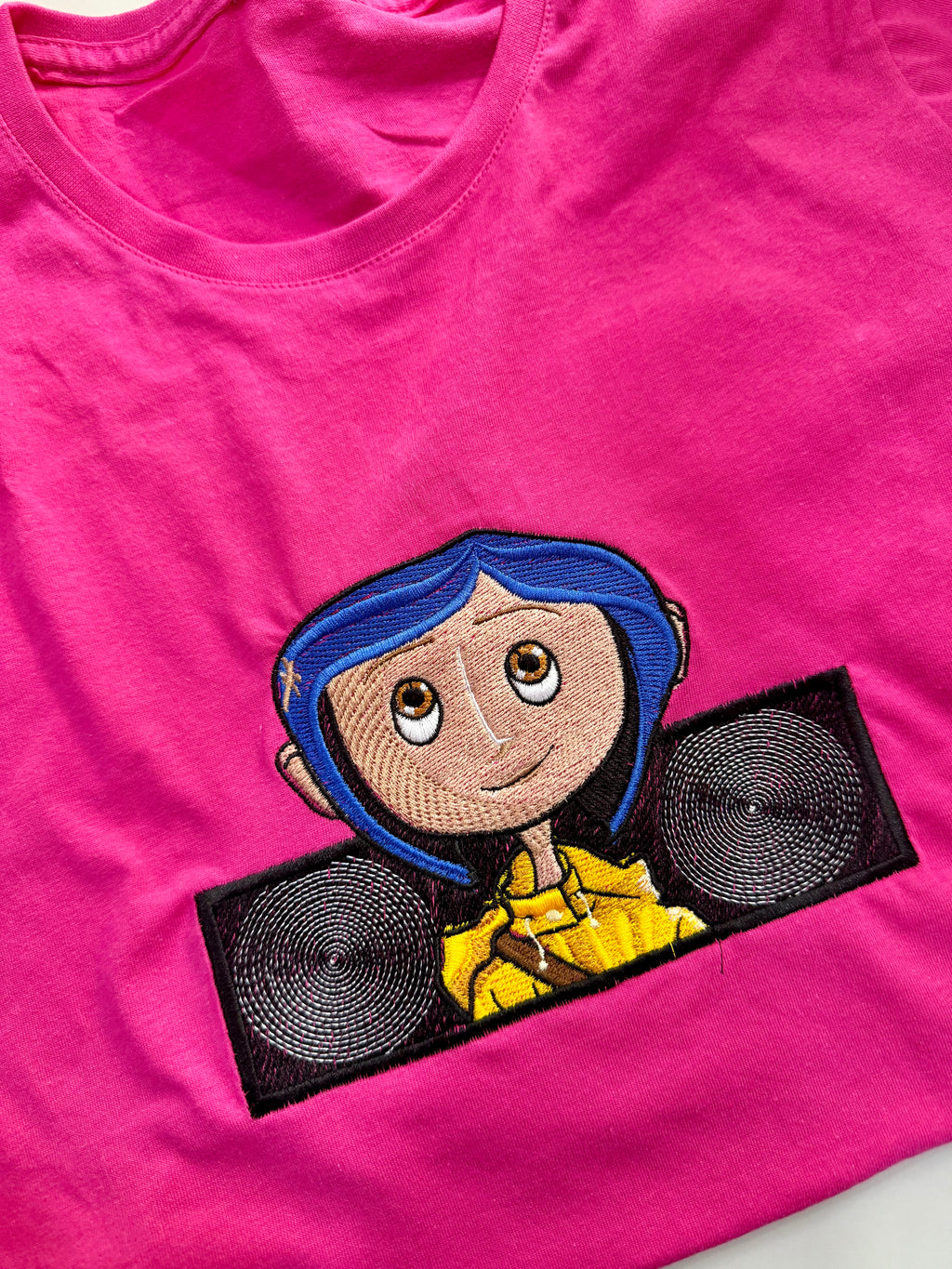 Camiseta Bordada | Coraline