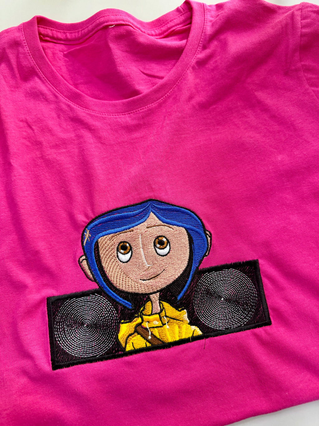 Camiseta Bordada | Coraline